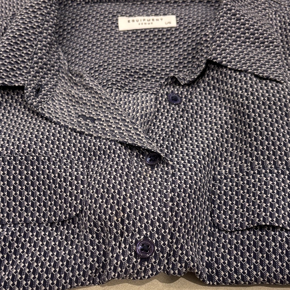 Equipment 100% silk shirt size L fresh from dry cleaner like new condition